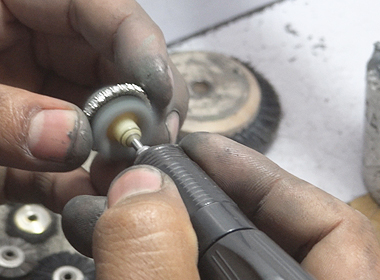 Inner edge polishing of an Engagement Ring