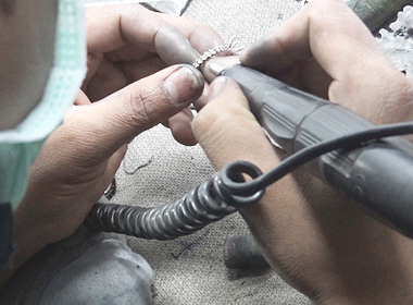 Polishing before Setting of Diamonds